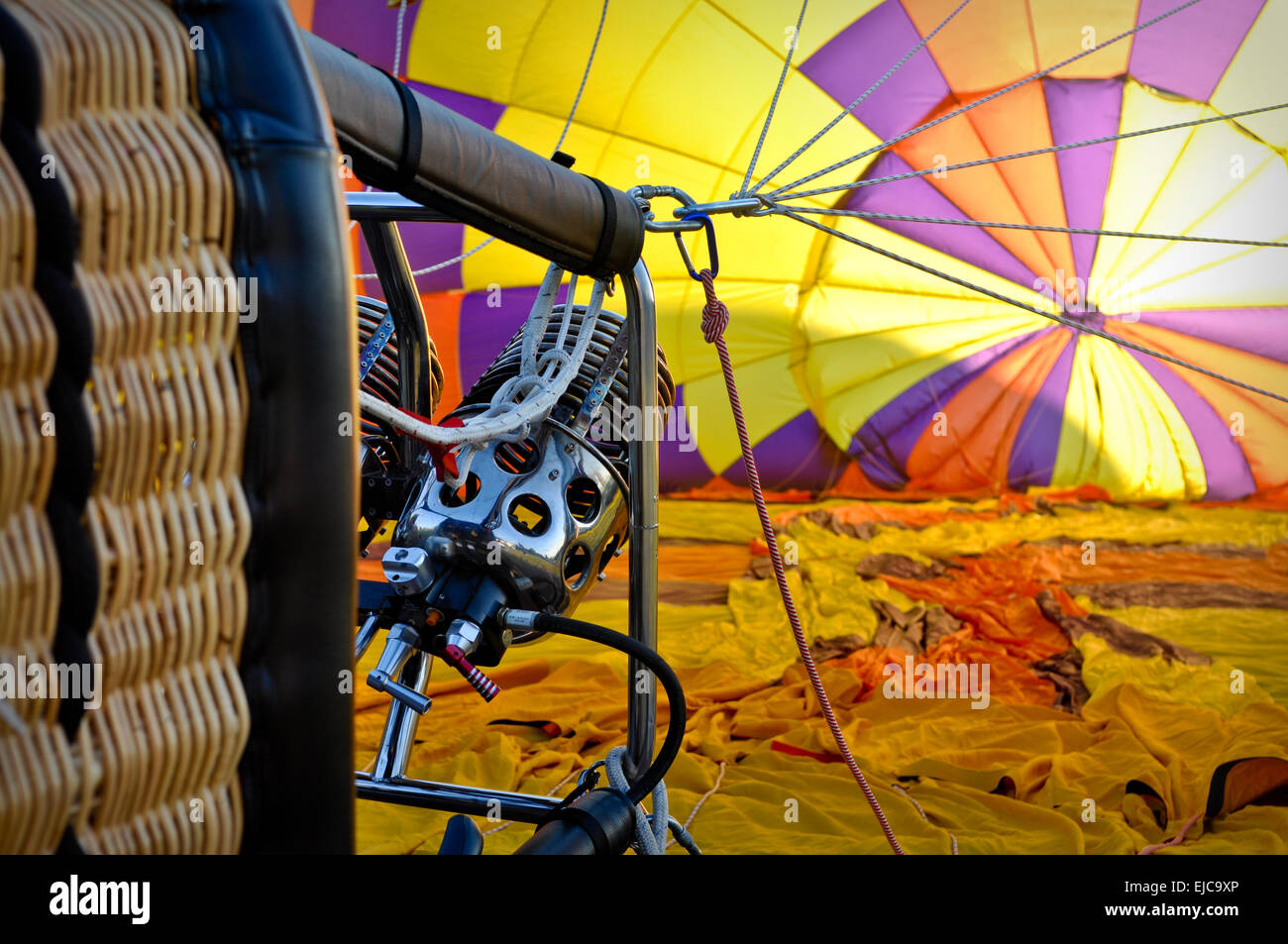 Hot air balloon basket hi-res stock photography and images - Alamy