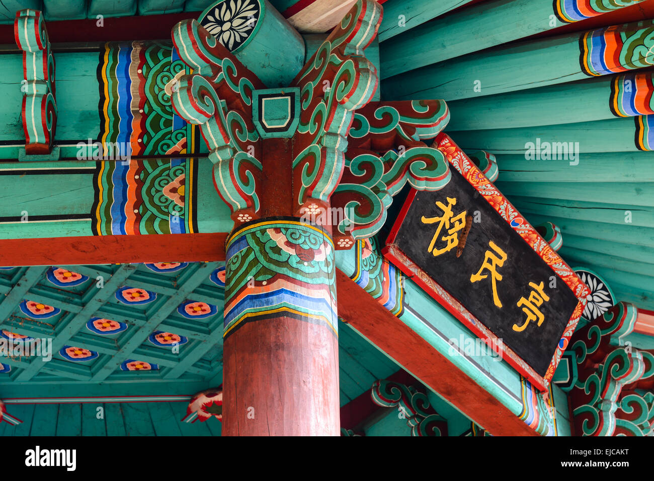 Mokoshi Japanese temple roof hi-res stock photography and images - Alamy