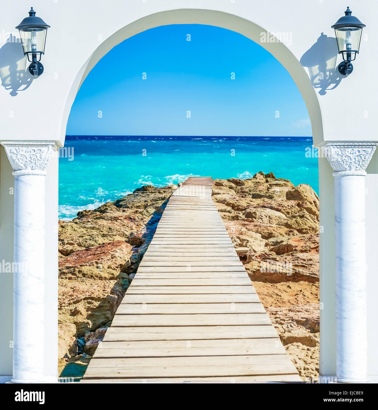 греция улочки санторини. фреска балкон средиземноморье. лазурный берег франции ницца монако канны. небольшие страны выходящие к морю. улочка италии к морю.