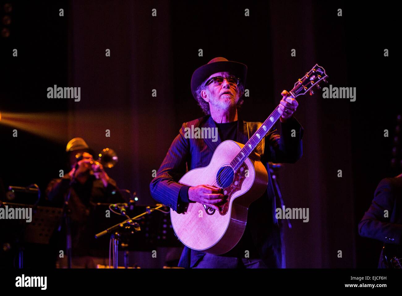 Francesco De Gregori performs live at Mediolanum Forum in Assago Milan, Italy © Roberto Finizio/Alamy Live News Stock Photo