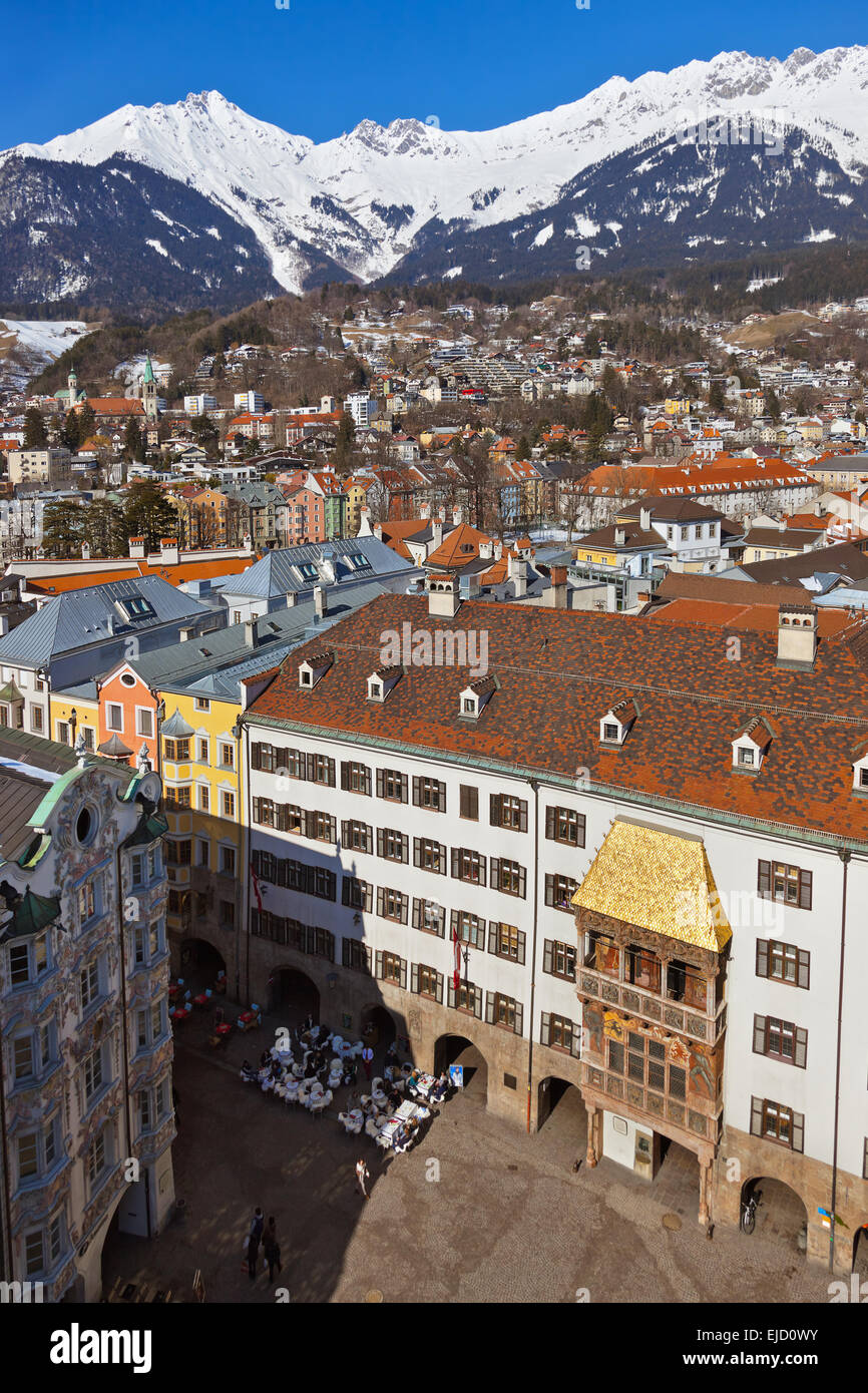 Golden roof hi-res stock photography and images - Alamy