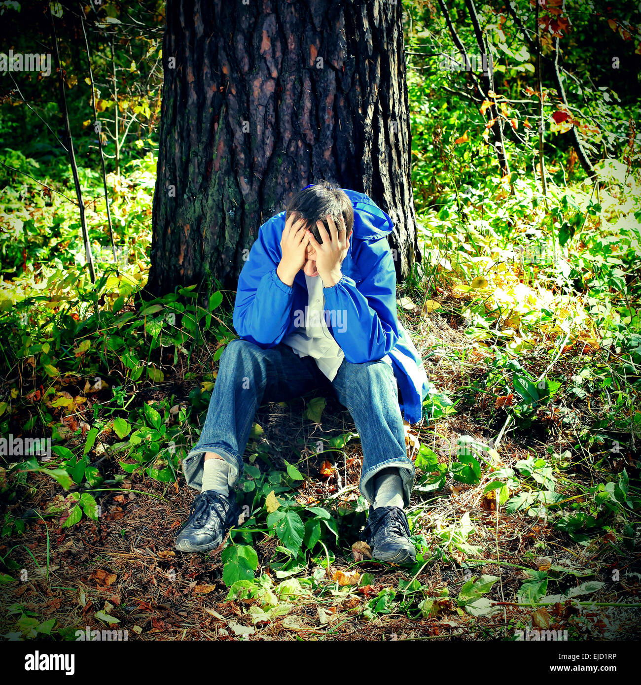Lonely teenager by tree hi-res stock photography and images - Alamy