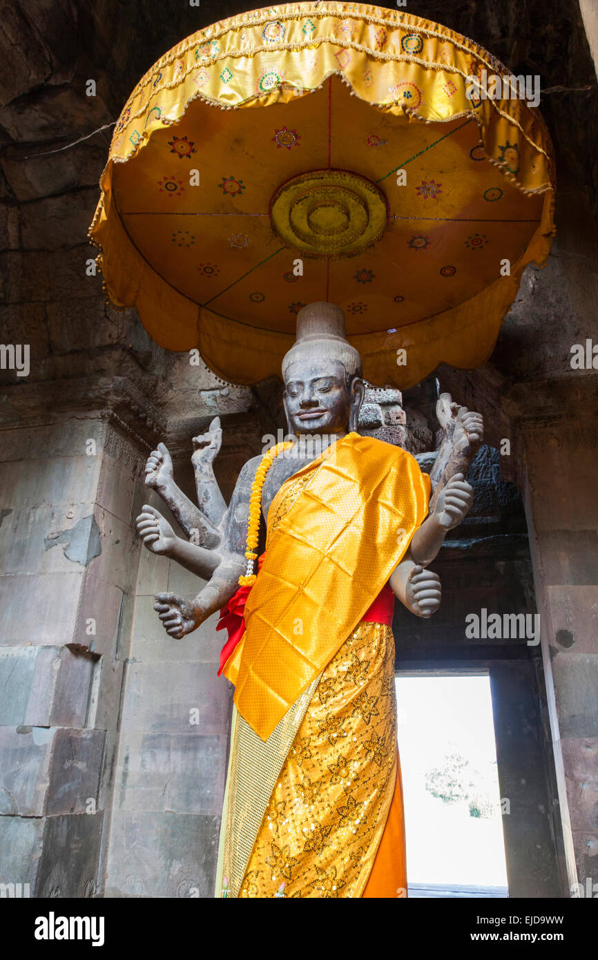 Cambodia, Siem Reap, Angkor Wat, Statue of the Hindu God Vishnu Stock Photo