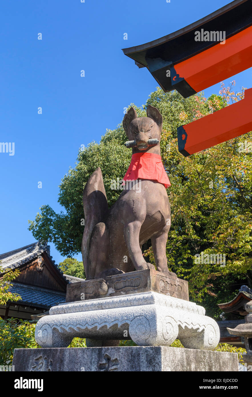 Fox sculpture at the Fushimi Inari Shrine, Kyoto, Japan Stock Photo
