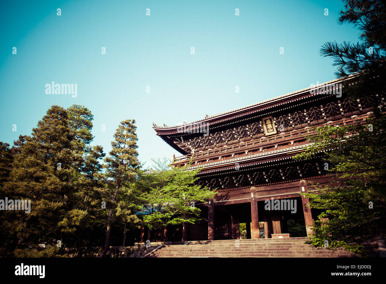 The main gate of Chionin Temple in Kyoto Stock Photo Alamy
