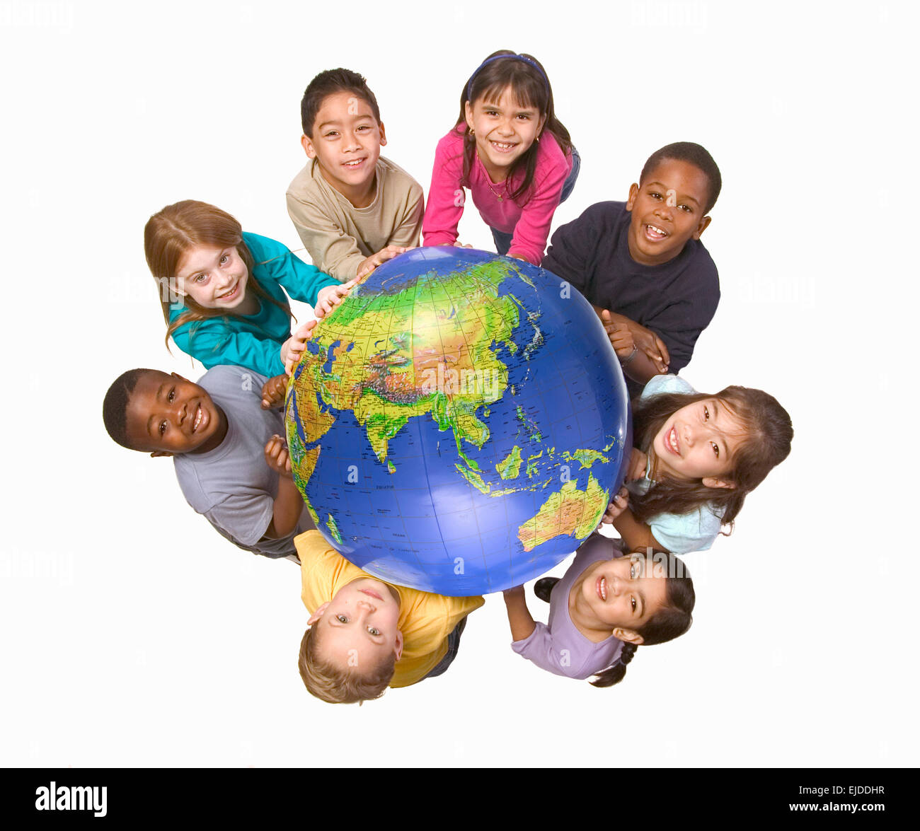 Дети земли авторы. Дети разных национальностей. Дети Планета разные. Планета земля для детей. Дети разных народов на глобусе.
