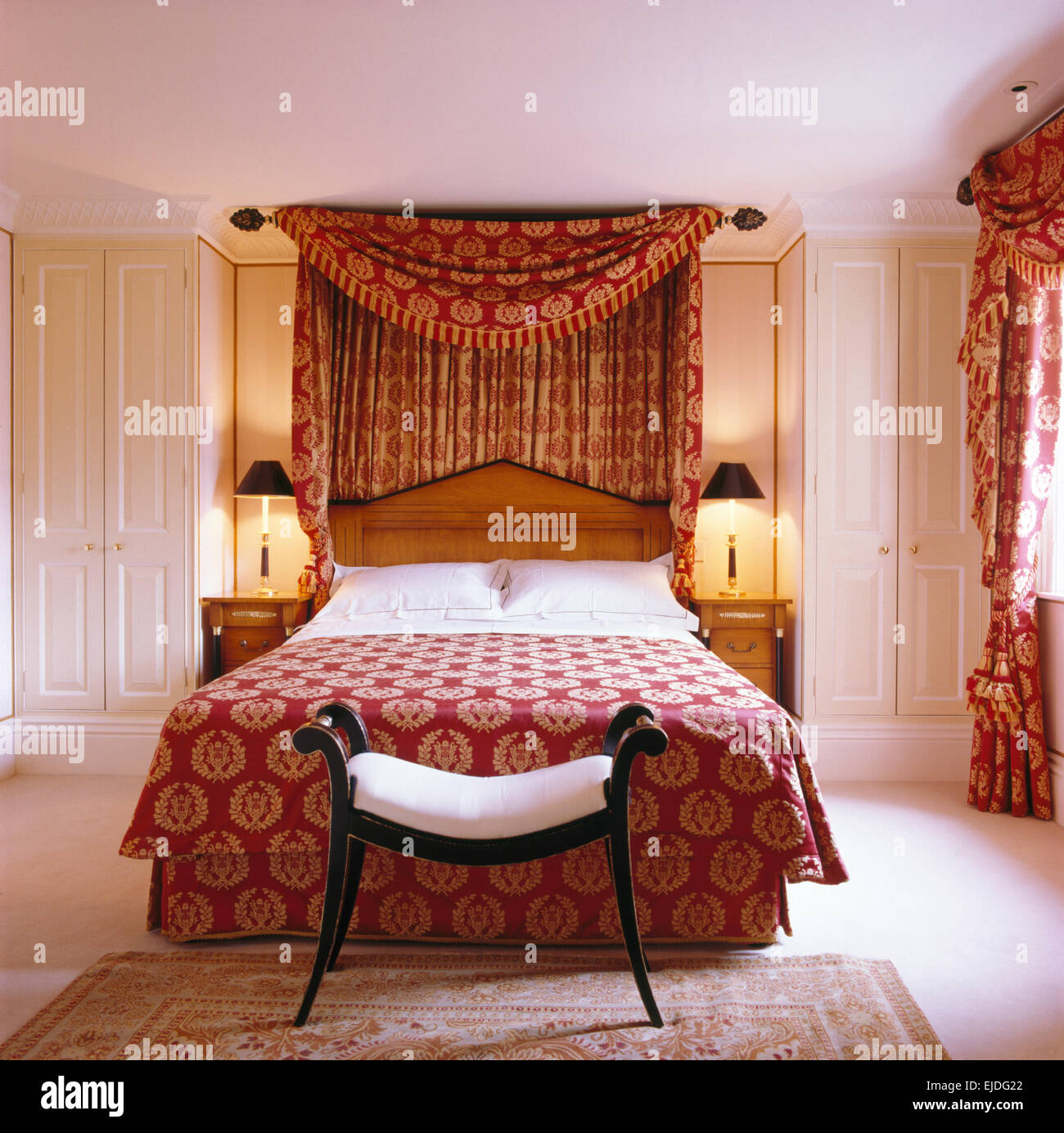 Valance bed hires stock photography and images Alamy