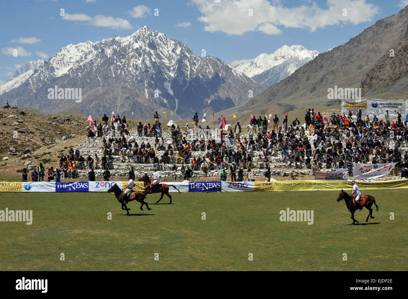 Rival polo teams from Chitral and Gilgit compete during the worlds highest polo match on the Shandur Pass, Chitral, Pakistan. Stock Photo