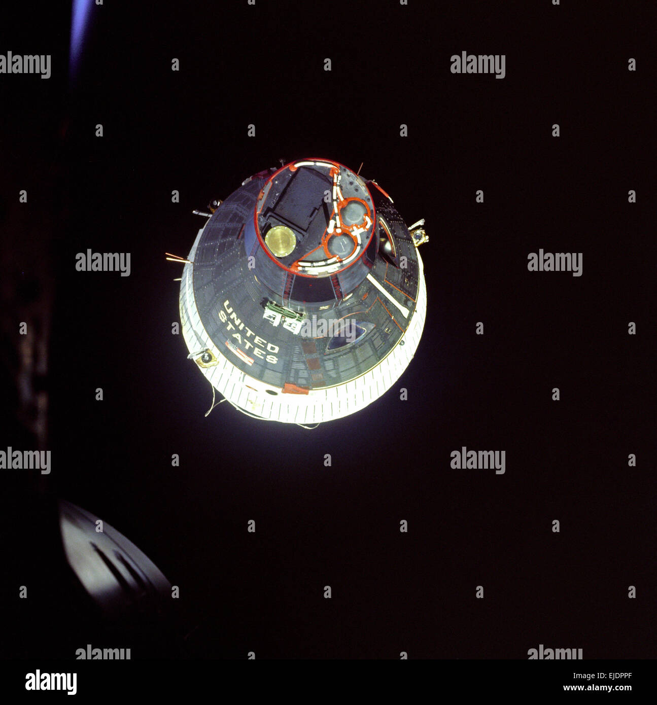 Gemini 7 spacecraft as it was observed from the hatch window of the Gemini 6 spacecraft Stock Photo