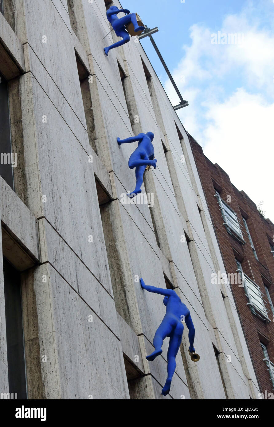 'Blue Men' by Ofra Zimbalista on Maya House, Borough High Street, London Stock Photo