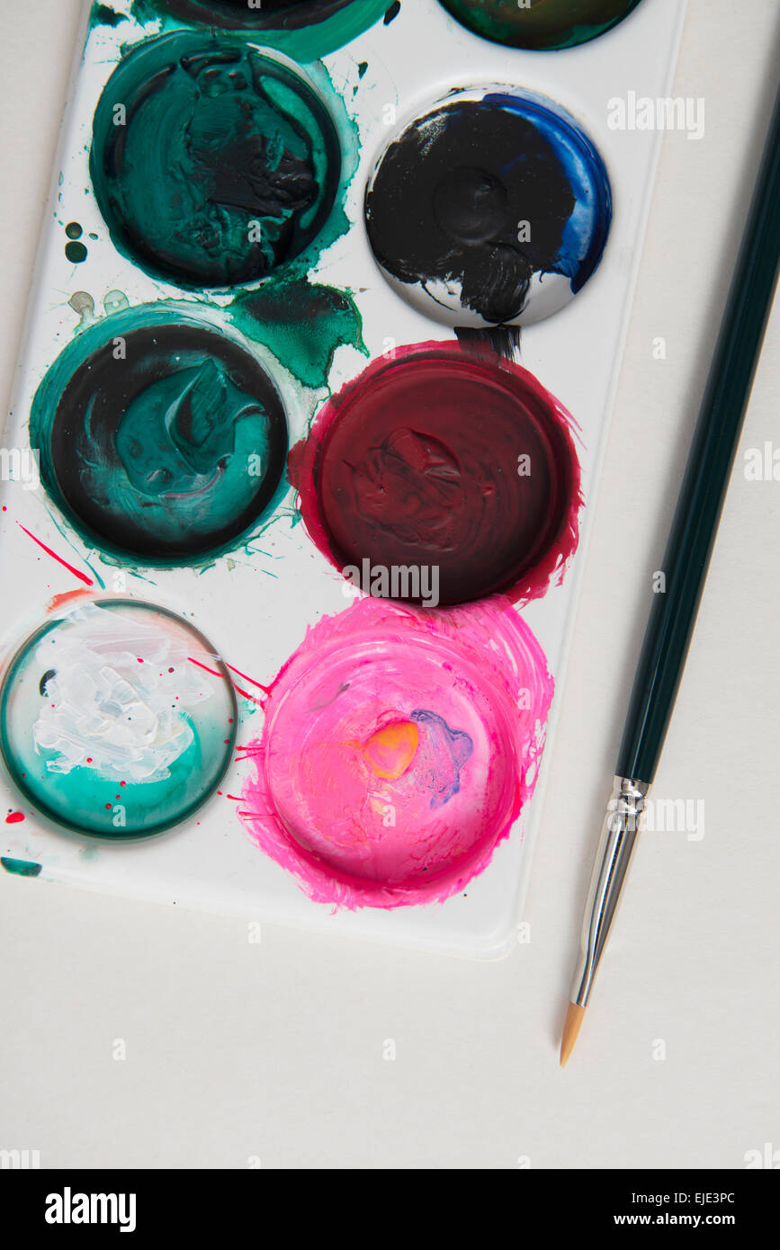 paintbrush palette artist studio Stock Photo Alamy