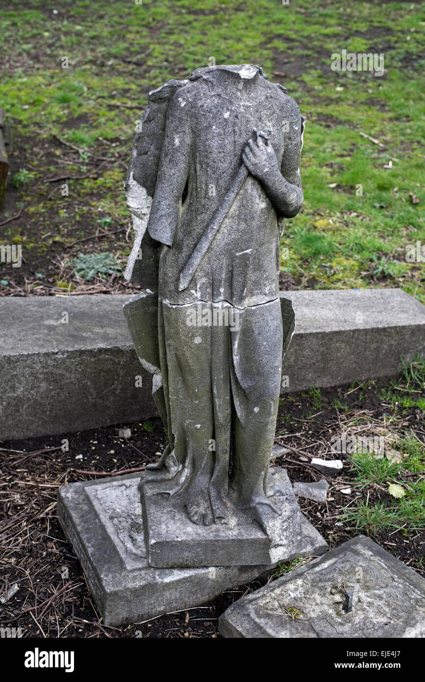 The remains of a broken monument in Dalry Cemetery, Edinburgh, Scotland, UK. Stock Photo