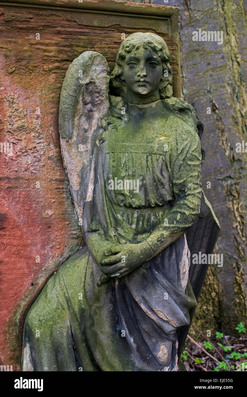 A weathered, worn and broken memorial featuring the figure of an angel in Dalry Cemetery, Edinburgh, Scotland, UK. Stock Photo