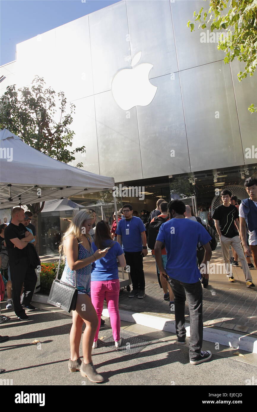 iPhone 6 fans wait in line at The Grove near the Apple store in ...