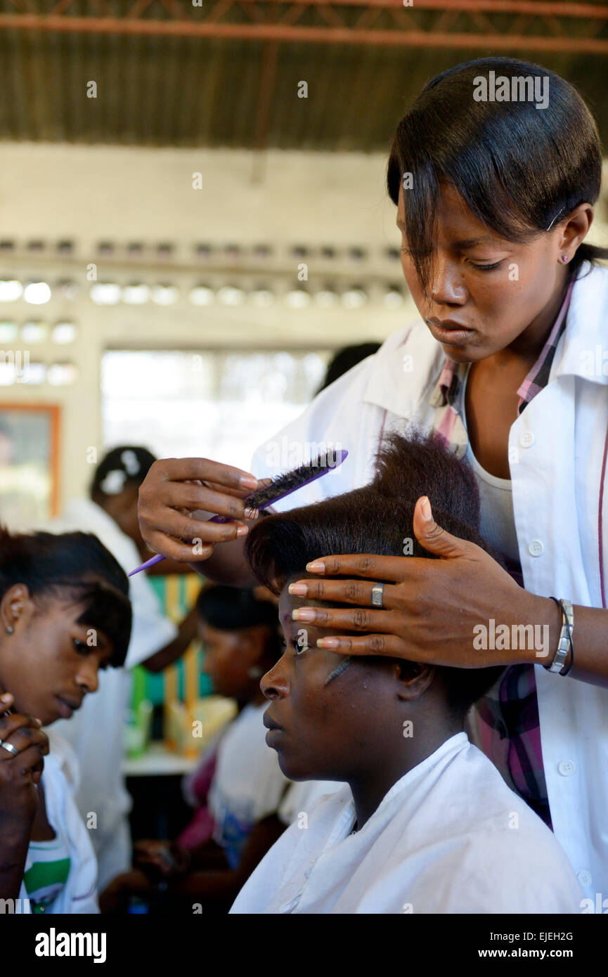 Practice hairdressing hi-res stock photography and images - Alamy