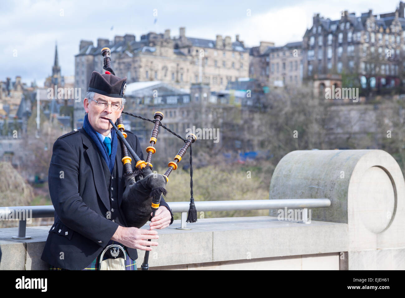 EDINBURGH, SCOTLAND, UNITED KIINGDOM - APRIL 10 : Unidentified Scottish Bagpiper playing music with bagpipe at Edinburgh on Apri Stock Photo