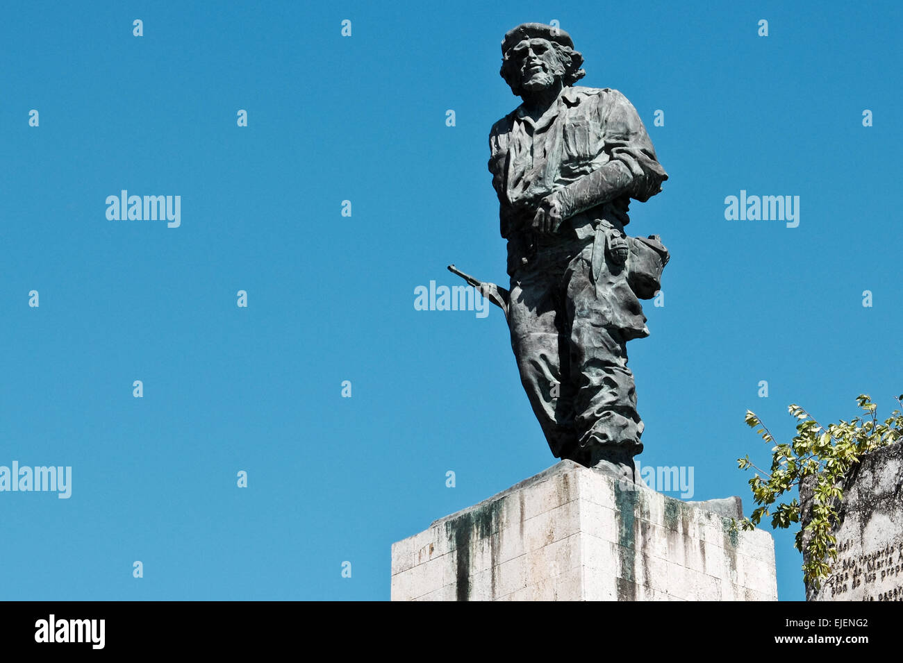 A 22 foot bronze statue of Ernesto Che Guevara stands above the Ernesto Guevara Sculptural Complex in Santa Clara. Beneath it stands the Che Guevara Mausoleum housing the remains of executed Marxist revolutionary Ernesto Che Guevara and twenty-nine of his fellow combatants killed in 1967 during Guevara's attempt to spur an armed uprising in Bolivia. Stock Photo