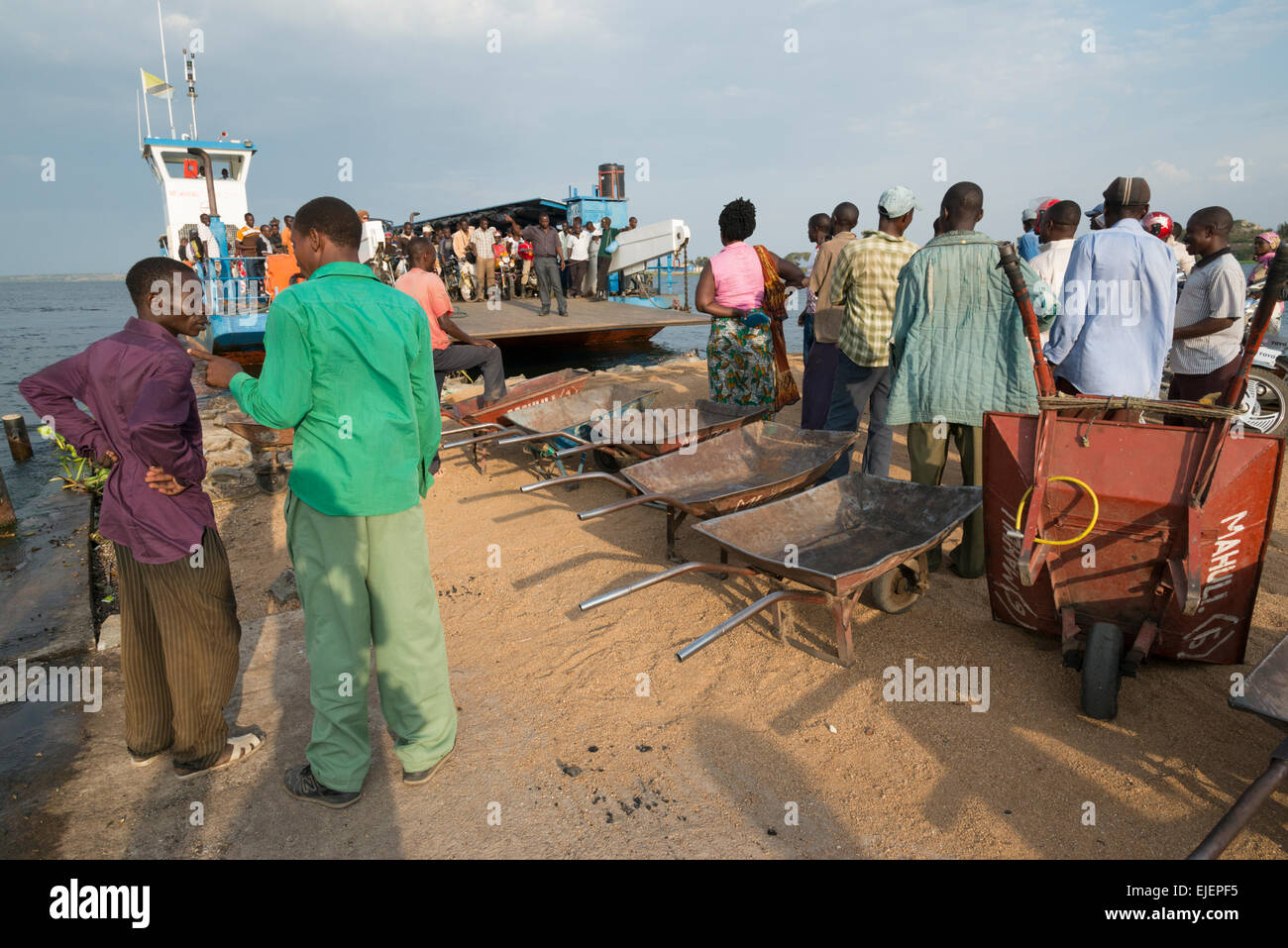 Porters at a ferry pier. Musoma harbour. Lake Victoria. Tanzania. Stock Photo