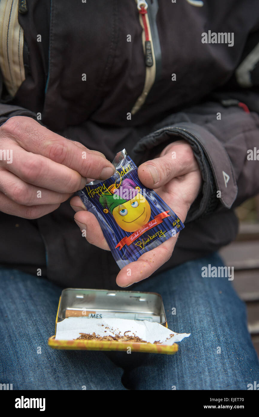 A man rolling a joint using Happy Joker, a Legal High Stock Photo