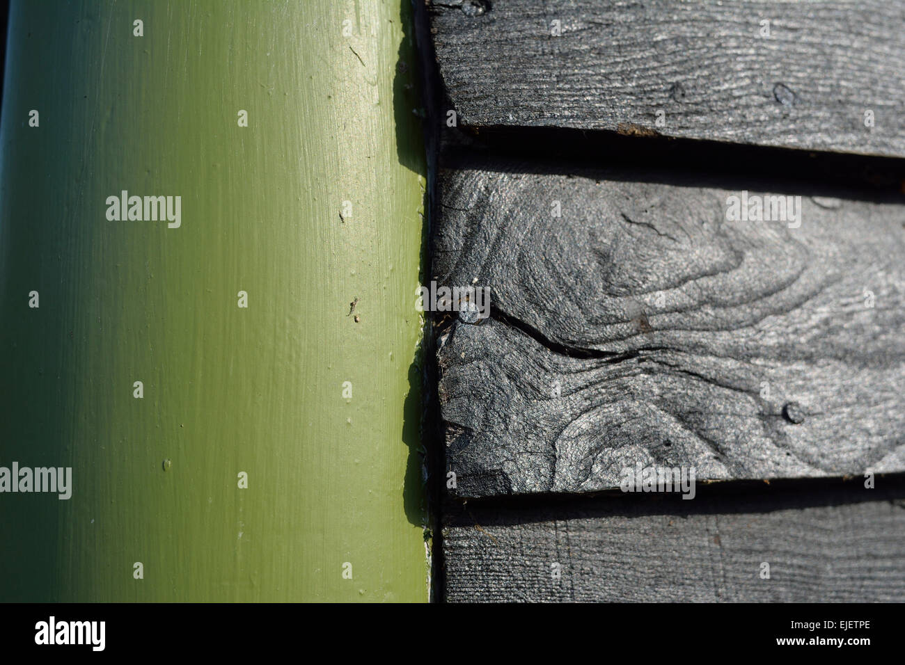 Abstract green pillar & black wooden planks of Bowling Pavilion in Wardown Park, Luton Stock Photo