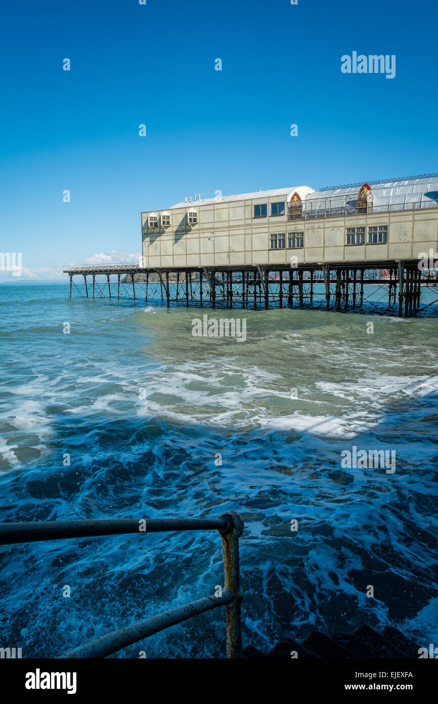 Aberystwyth, UK. 25th March, 2015. Aberystwyth Pier, which has today confirmed that it has gone into receivership, putting at risk many full and part time jobs in its bars, restaurant and night club  Wales UK  Credit: keith morris / alamy live news Stock Photo