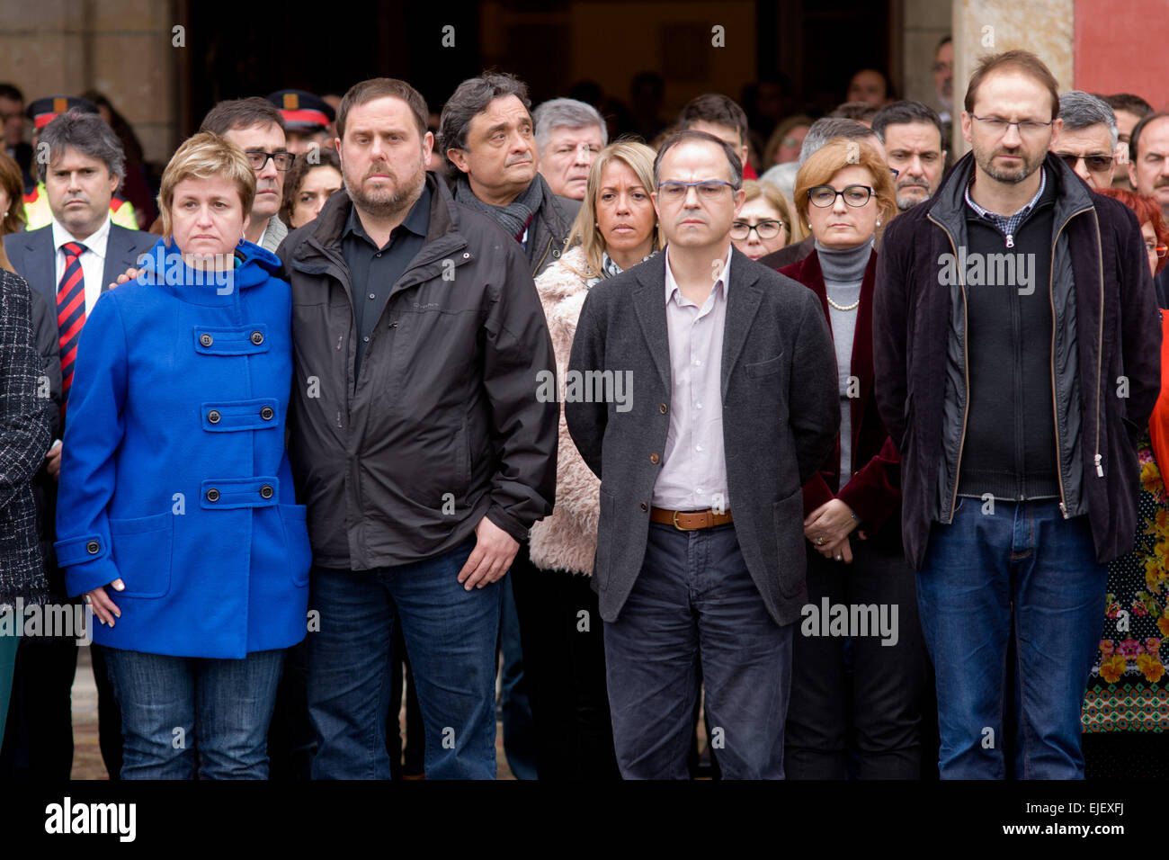 Barcelona, Spain. 25th Mar, 2015. Catalan parliamentarians during a moment of silence in front of the Catalan Parliament in mourning for the victims of the plane crash in the French Alps. On the left side Anna SimÃ³ and Oriol Junqueras, of ERC party, visibly affected because of the wife of the head of cabinet of ERC party was on the plane. Credit:  ZUMA Press, Inc./Alamy Live News Stock Photo