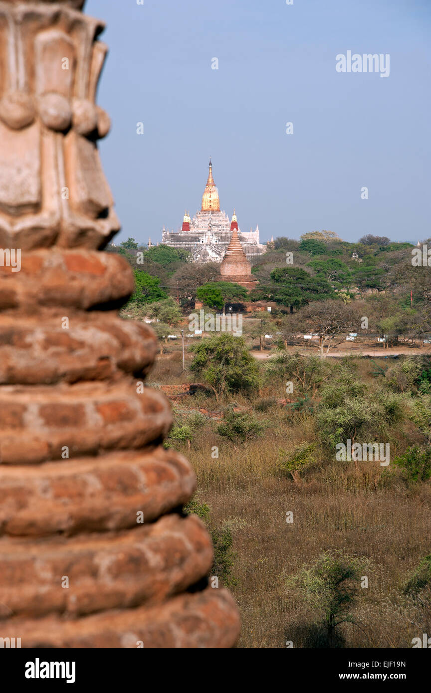 The Ananda Pagoda stands tall amongst the vegetation on the dusty plain of Bagan Myanmar Stock Photo