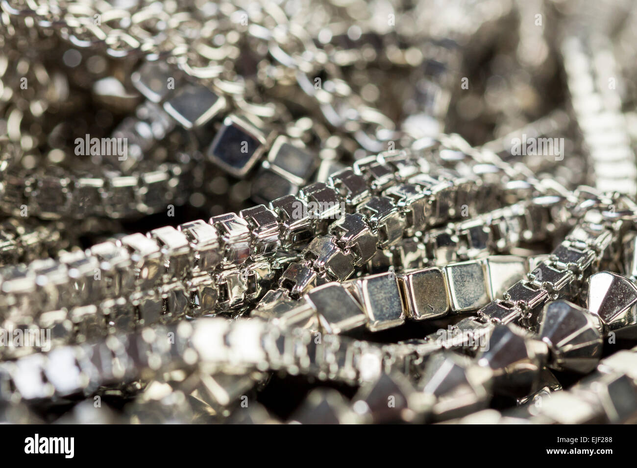 Gold chains hi-res stock photography and images - Alamy