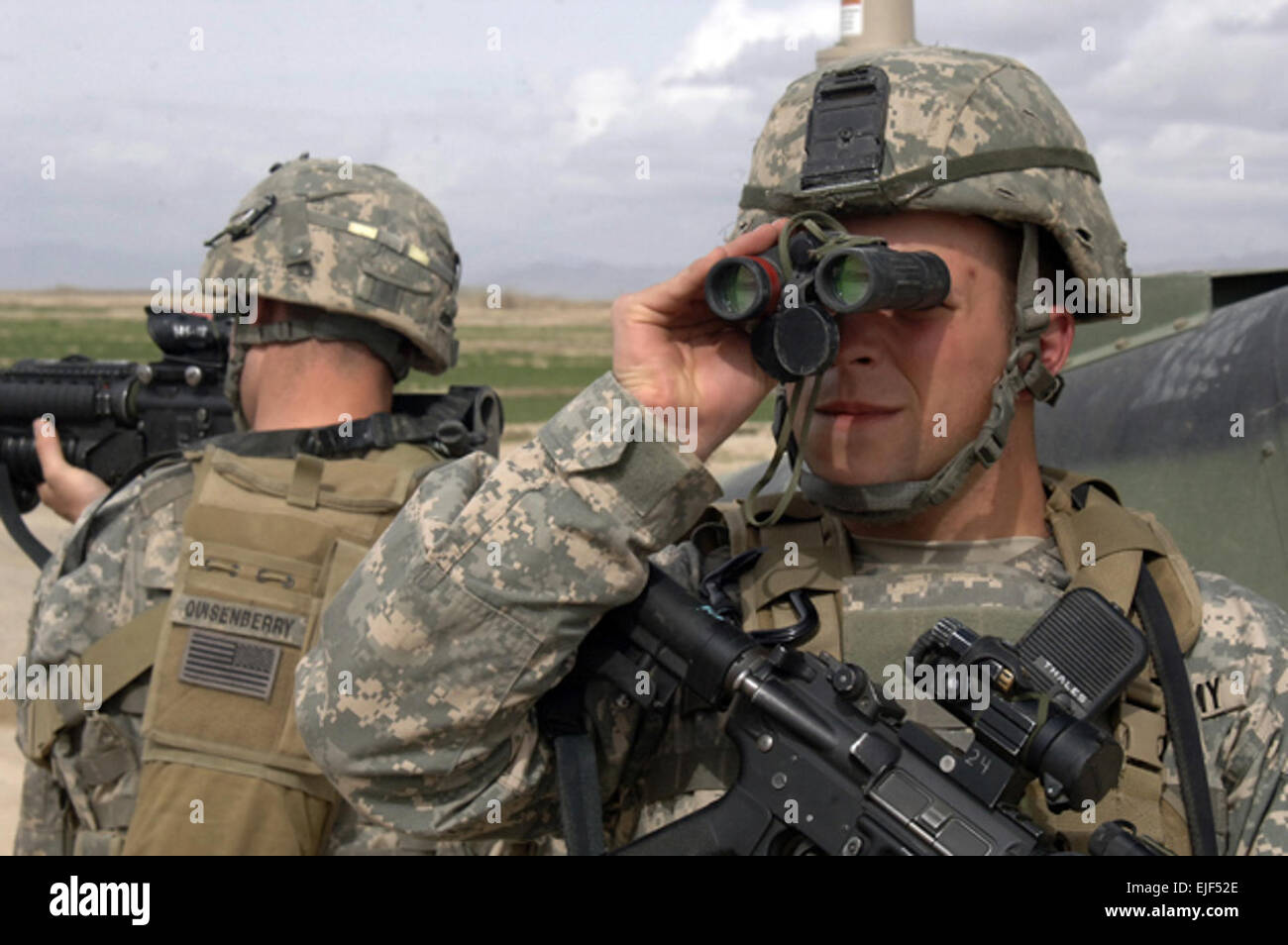 Army binoculars hi-res stock photography and images - Alamy