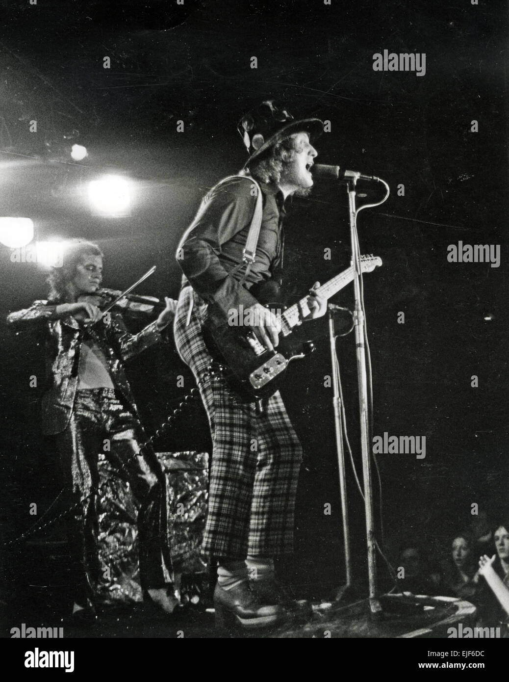 SLADE UK pop rock group about 1973 with Jim Lea at left and Noddy Holder Stock Photo