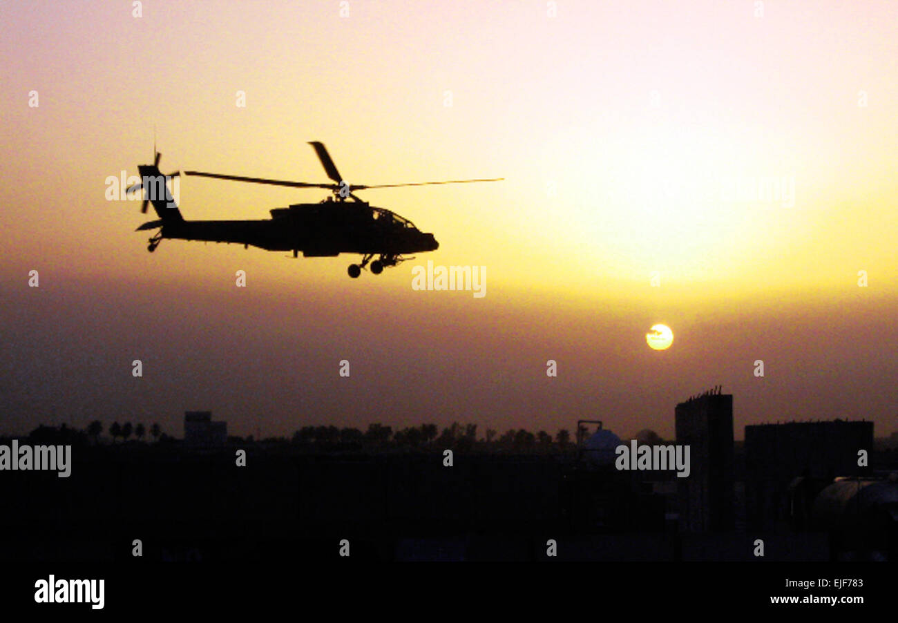 An AH-64D Apache helicopter, belonging to 1st Battalion, 4th Aviation Regiment, Attack Reconnaissance Battalion, flies over Iraq in support of ground elements across Multi-National Division - Center through show of force, reconnaissance and presence patrols.   Chief Warrant Officer 2 Eduardo &quot;Ed&quot; Alomar, 4th Combat Aviation Brigade Stock Photo