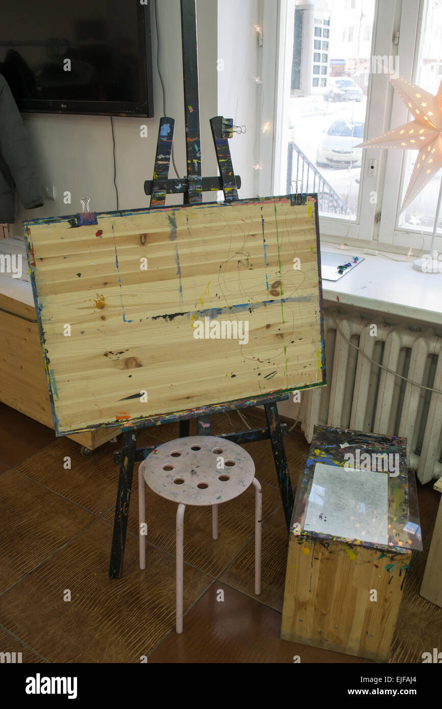Easel art paint hi-res stock photography and images - Alamy