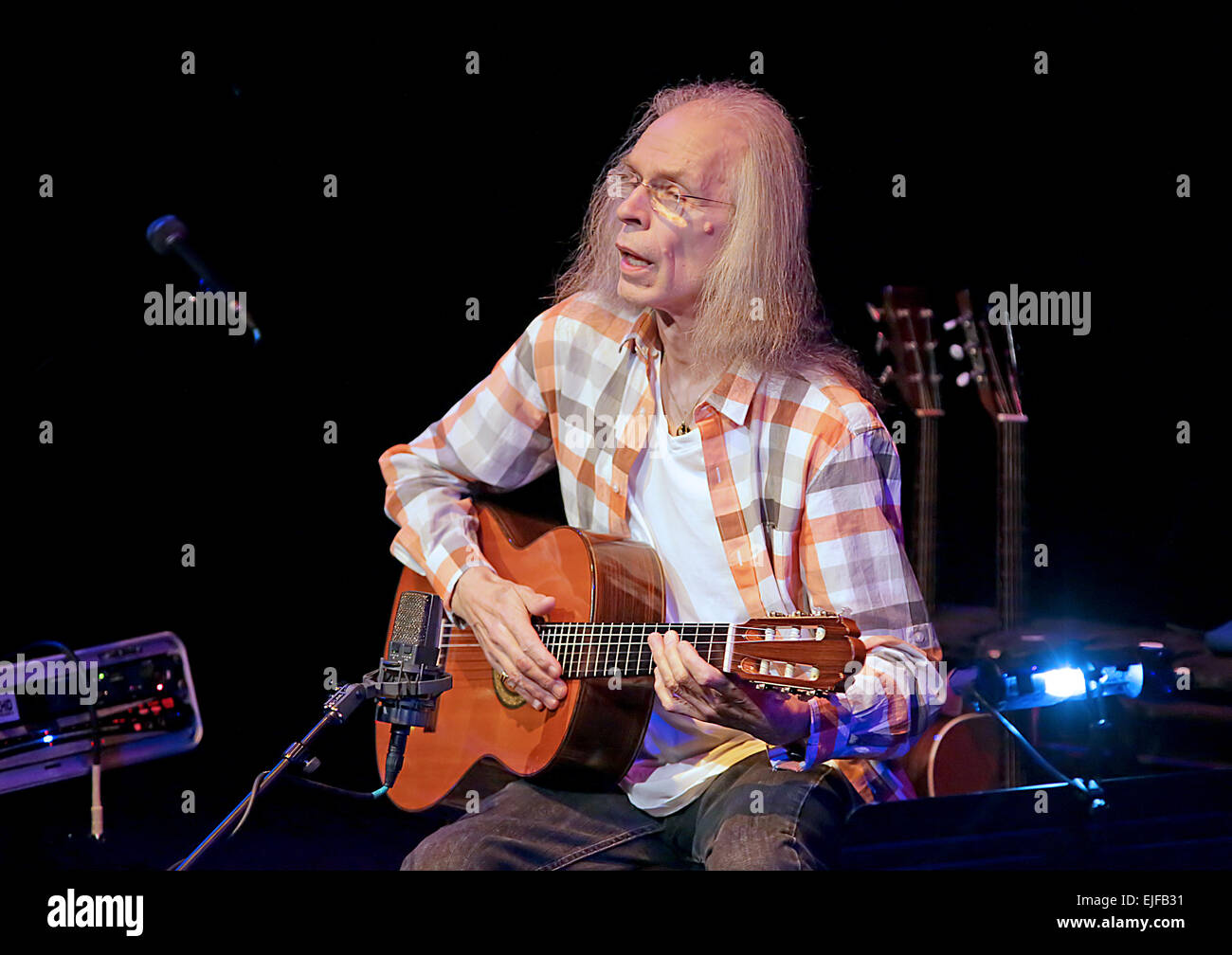 Steve Howe Yes Yes band hi-res stock photography and images - Alamy