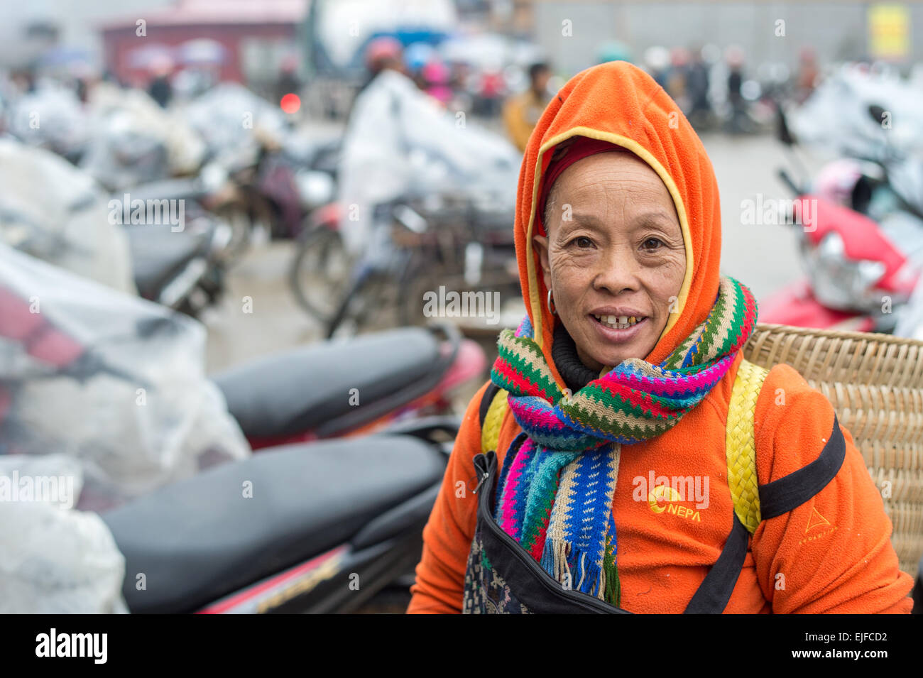 Vietnamese traditional costumes hi-res stock photography and images - Alamy