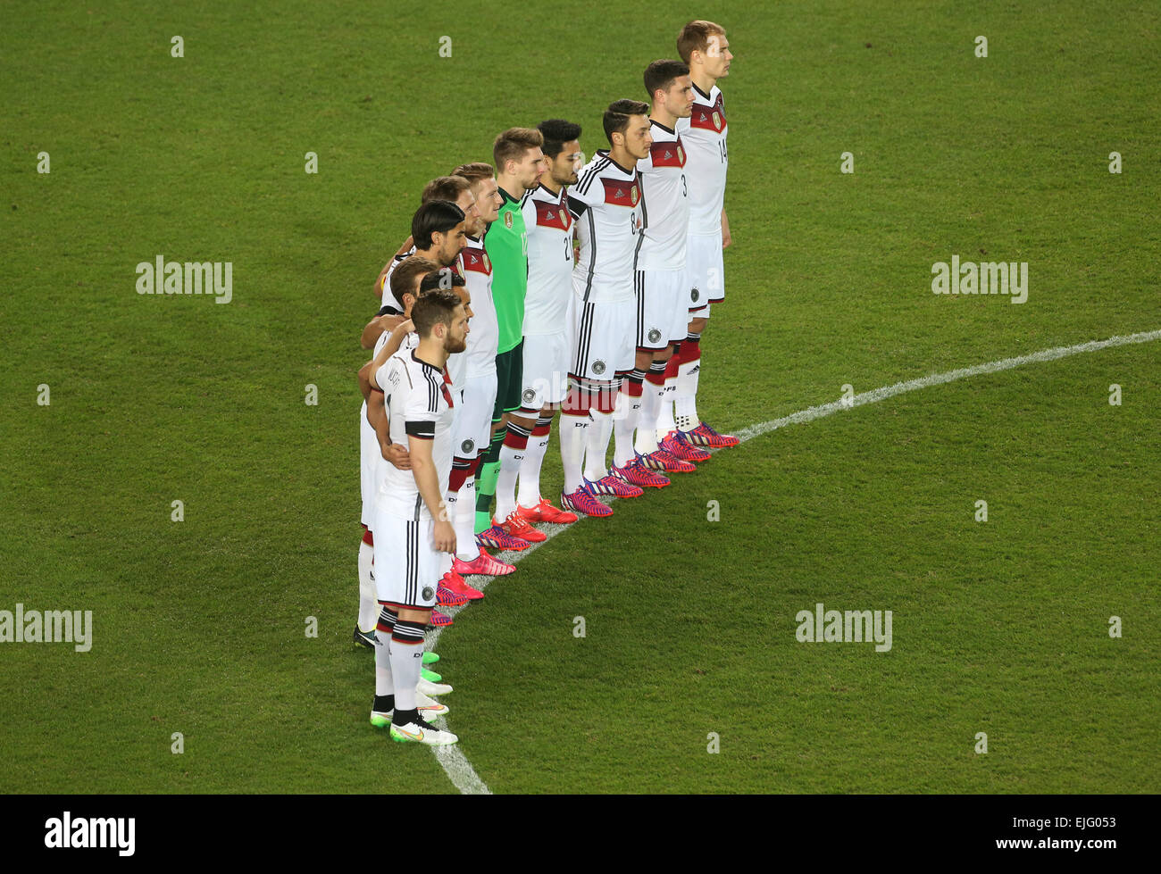 Kaiserslautern, Germany. 25th Mar, 2015. Germany's Shkodran Mustafi (l-r), Karim Bellarabi, Mario Goetze, Sami Khedira, Benedikt Hoewedes, Marco Reus, Torwart Ron-Robert Zieler, Ilkay Gundogan, Mesut Ozil, Jonas Hector and Holger Badstuber stand together for a minutes silence prior to the international friendly Germany vs Australia in Kaiserslautern, Germany, 25 March 2015. The team commemorated the vicitimd of Germanwings flight 4U 9525, which crashed in the French Alps in southern France on 24 March 2015. Photo: Thomas Frey/dpa/Alamy Live News Stock Photo