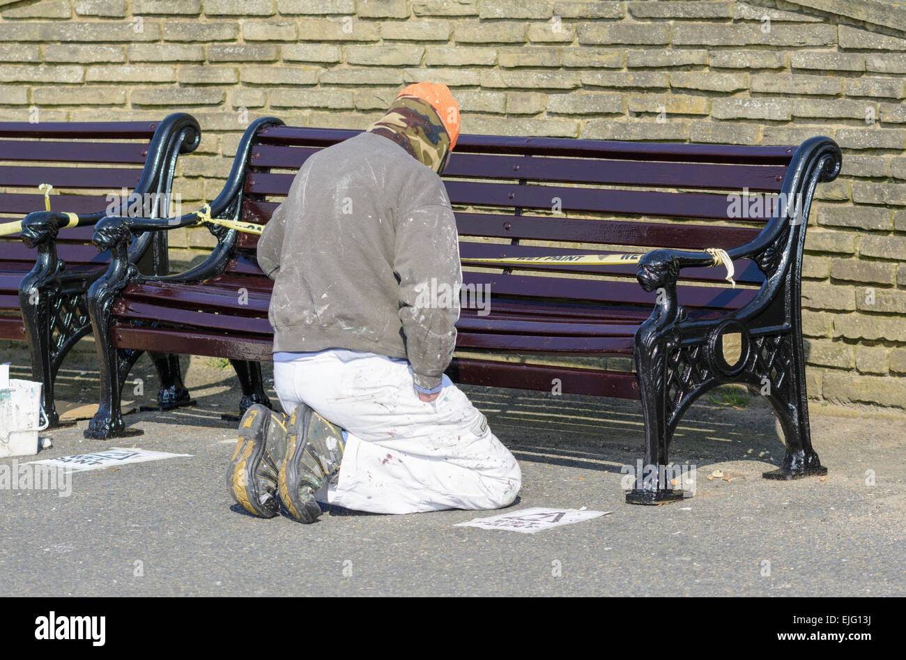 Kneeling man hi-res stock photography and images - Alamy