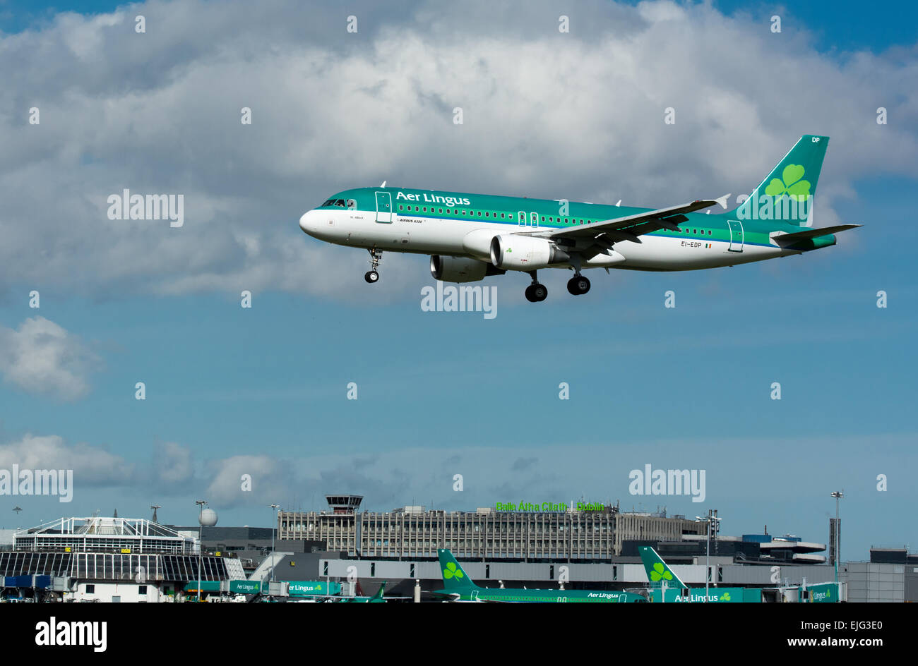 Aer Lingus (Airbus A320) flight lands at Dublin Airport Stock Photo