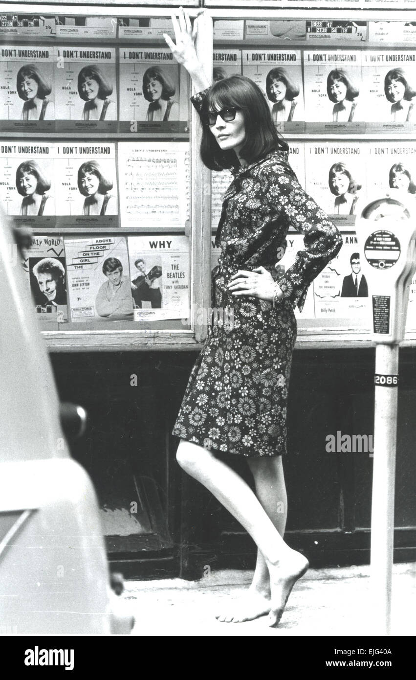 SANDIE SHAW English pop singer outside a music publisher in Denmark Street, London, in 1967 Stock Photo