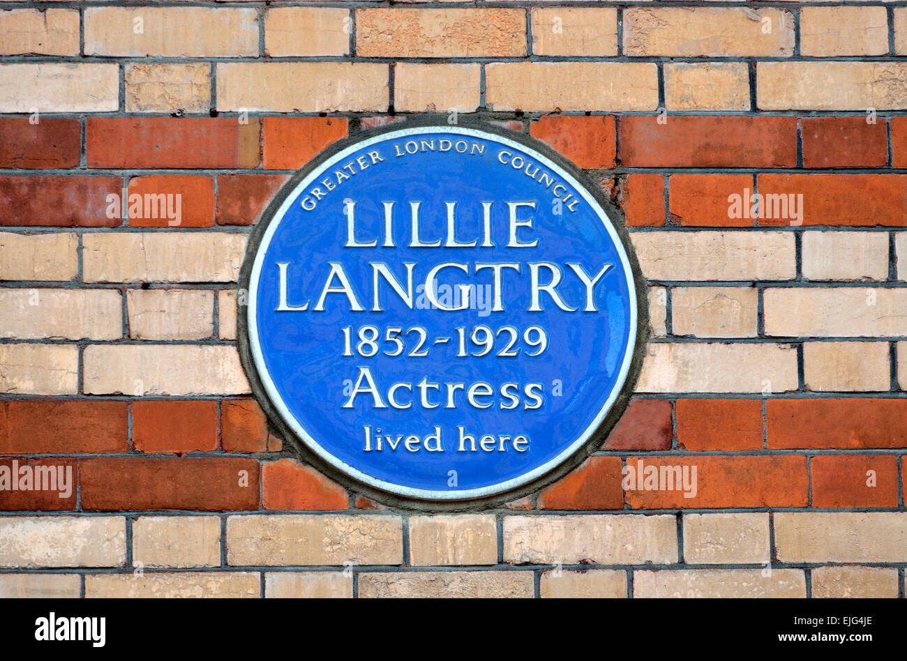 London, England, UK. Commemorative Blue Plaque at 21 Pont Street, Chelsea. LILLIE LANGTRY 1852-1929 Actress lived here. Stock Photo