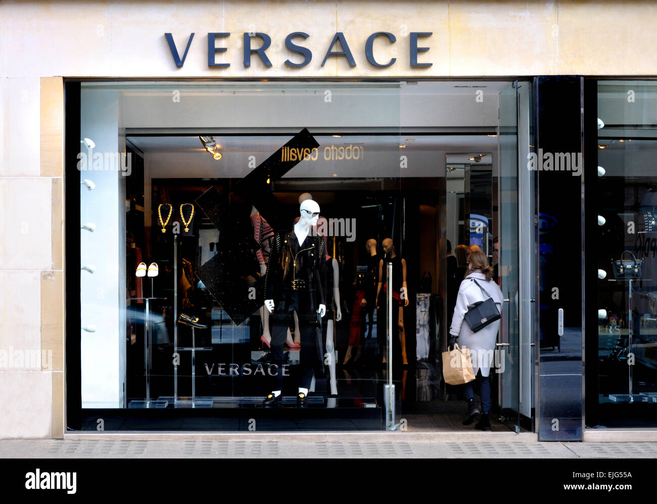 London, England, UK. Versace shop on Sloane Street, Knightsbridge Stock ...