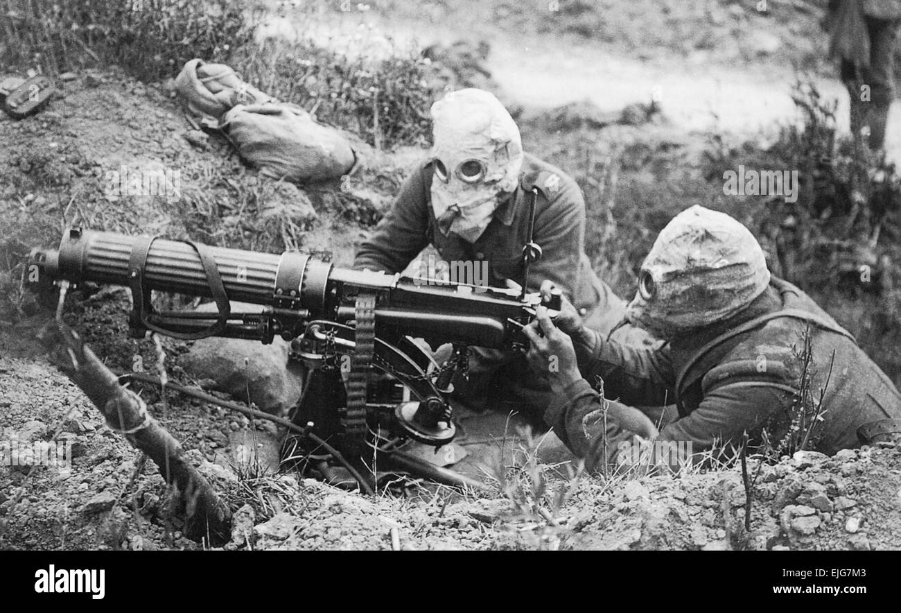 MACHINE GUN CORPS WW1. A  water-cooled Vickers machine gun crew wearing anti-gas masks near Ovillers in July 1916 during the Battle of the Somme. The whole unit typically comprised six to eight men. Stock Photo