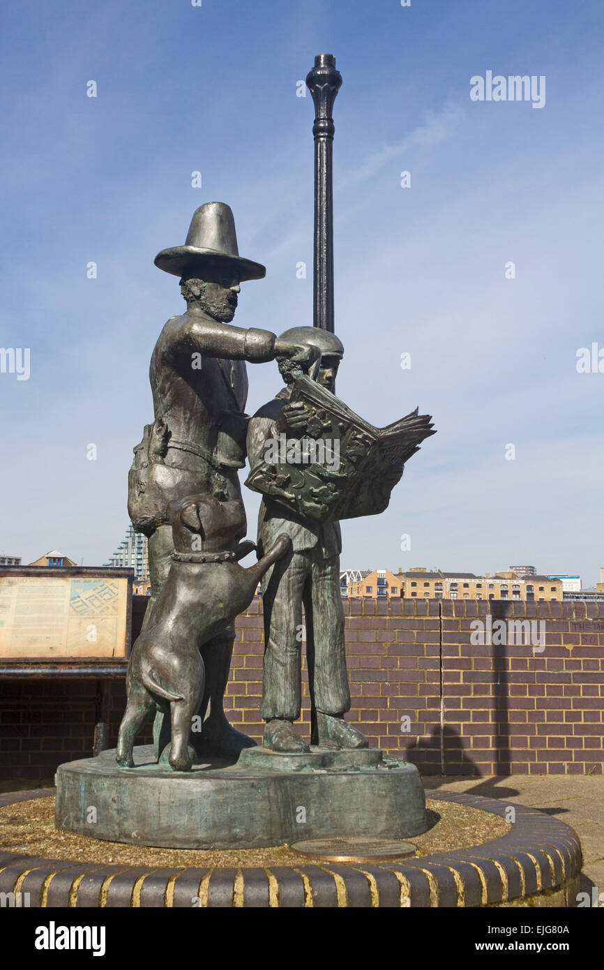 London, Rotherhithe     A riverside statue entitled 'Sunbeam Weekly and the Pilgrim's Pocket' Stock Photo