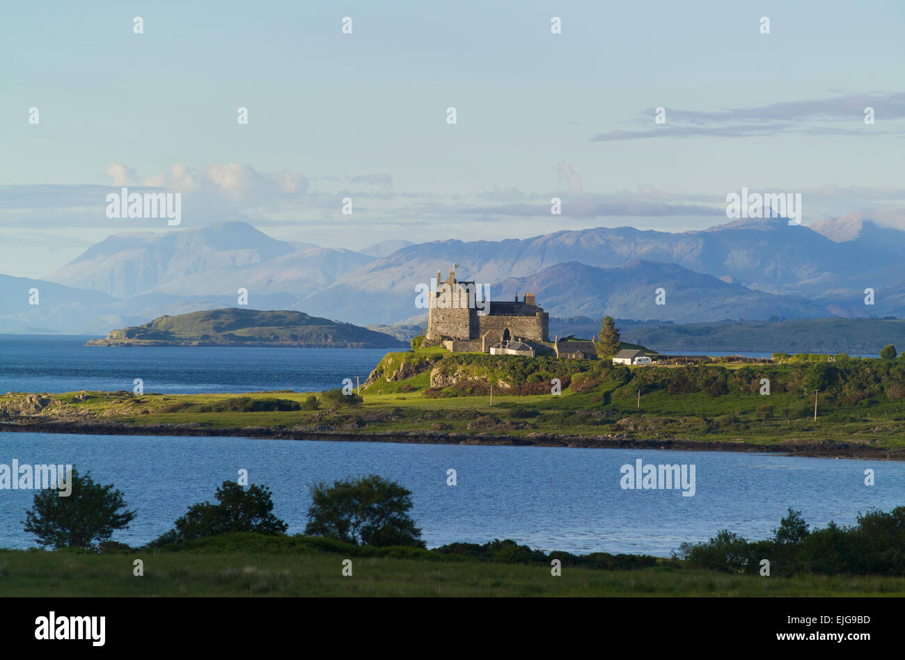 duart castle and mountains of ardnamurchan Stock Photo