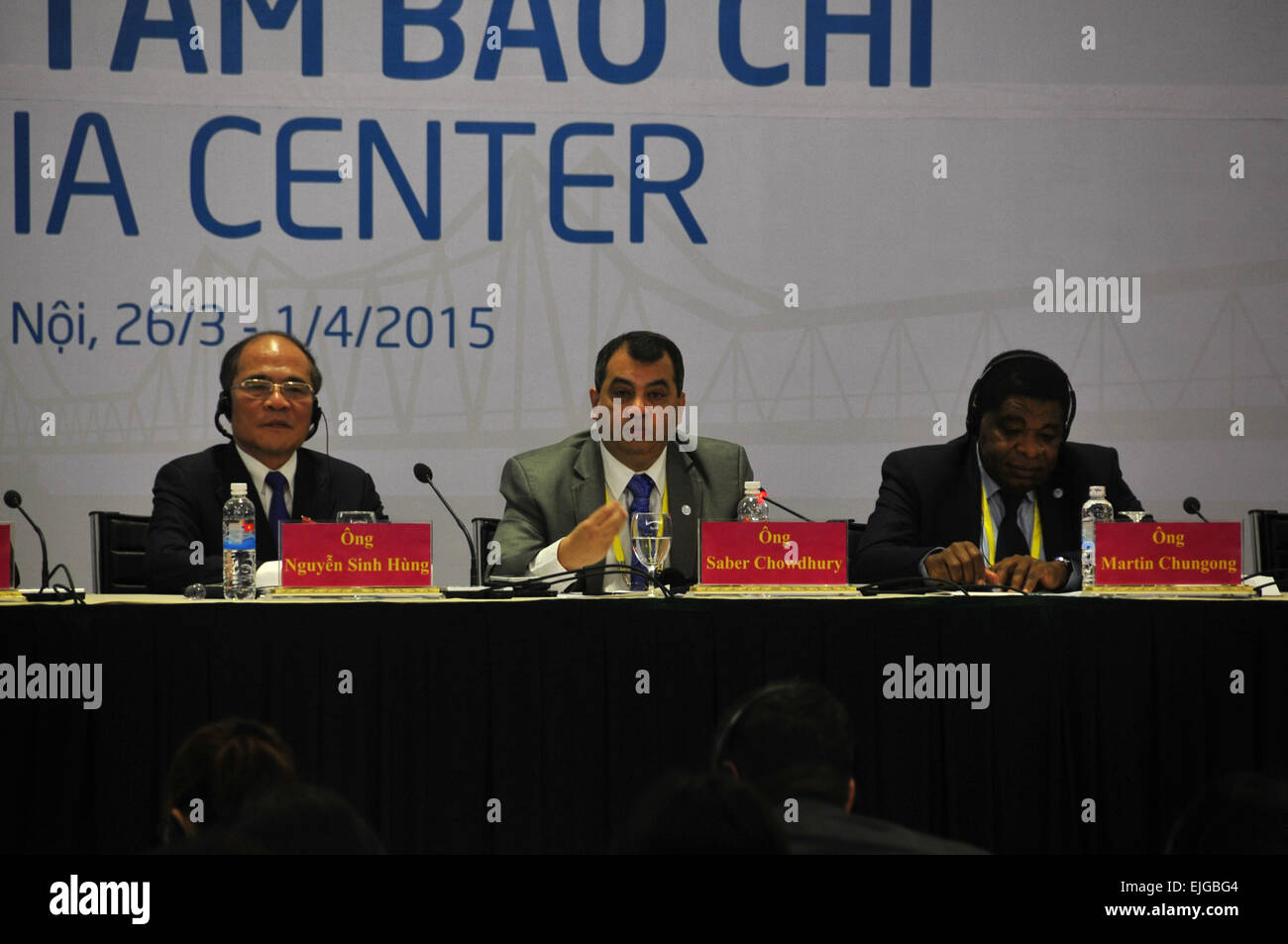Hanoi, Vietnam. 26th Mar, 2015. President of the Inter-Parliamentary Union (IPU) Saber Chowdhury (C) answers questions during a press conference of the 132nd Assembly of IPU in Hanoi, Vietnam, on March 26, 2015. Vietnam is ready for the 132nd Assembly of IPU and will try its best to ensure success of the important diplomatic event, said Nguyen Sinh Hung, Vietnam's National Assembly (NA) chairman, here Thursday. © Zhang Jianhua/Xinhua/Alamy Live News Stock Photo