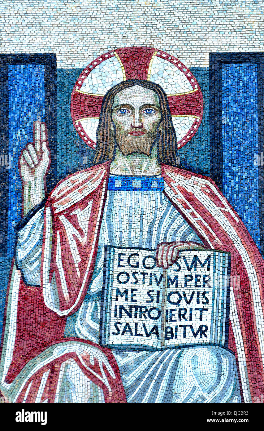 London, England, UK. Tympanum mosaic above the door of Westminster Cathedral. Detail of 'Christ in Majesty with the Virgin....' Stock Photo