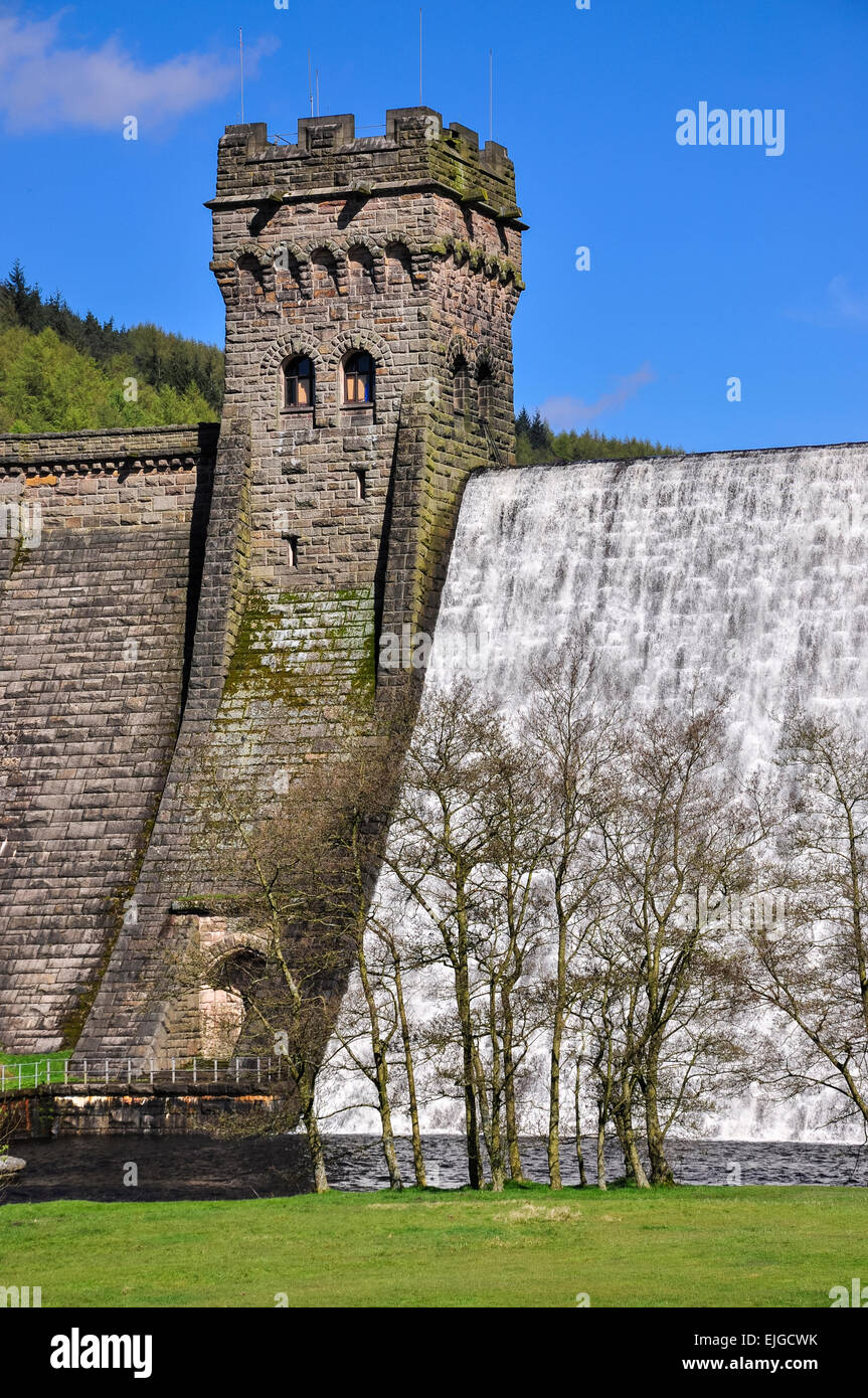 Stone tower at Derwent dam with water cascading over the dam wall. Peak District, Derbyshire. Stock Photo