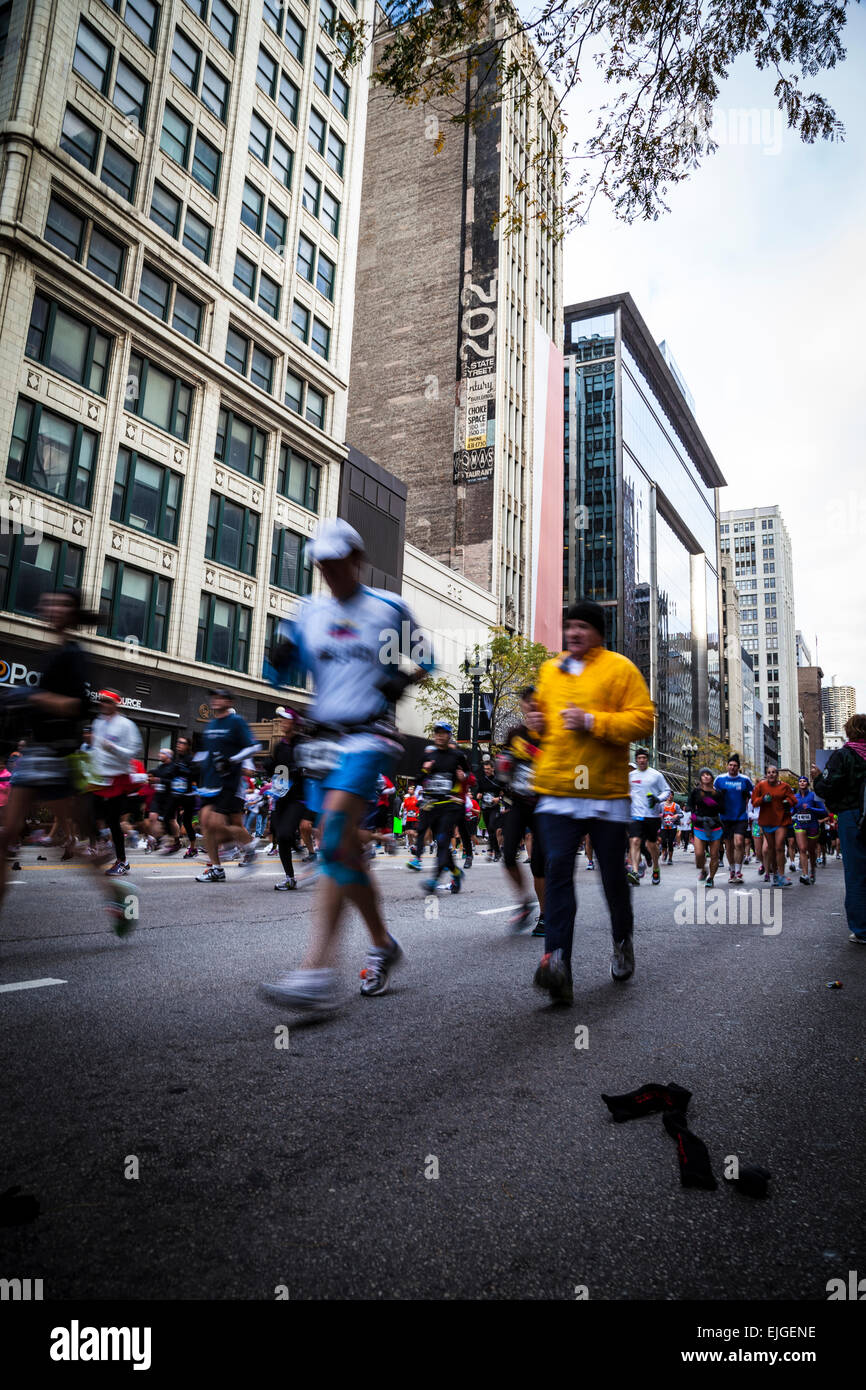 Chicago Marathon runners completed the 2012 Chicago Marathon Stock Photo
