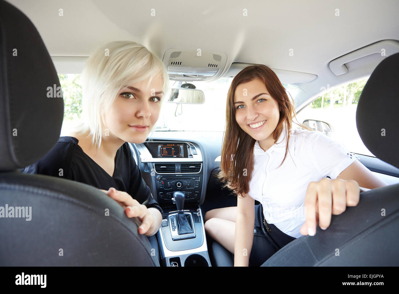 Two girls in car hi-res stock photography and images - Alamy