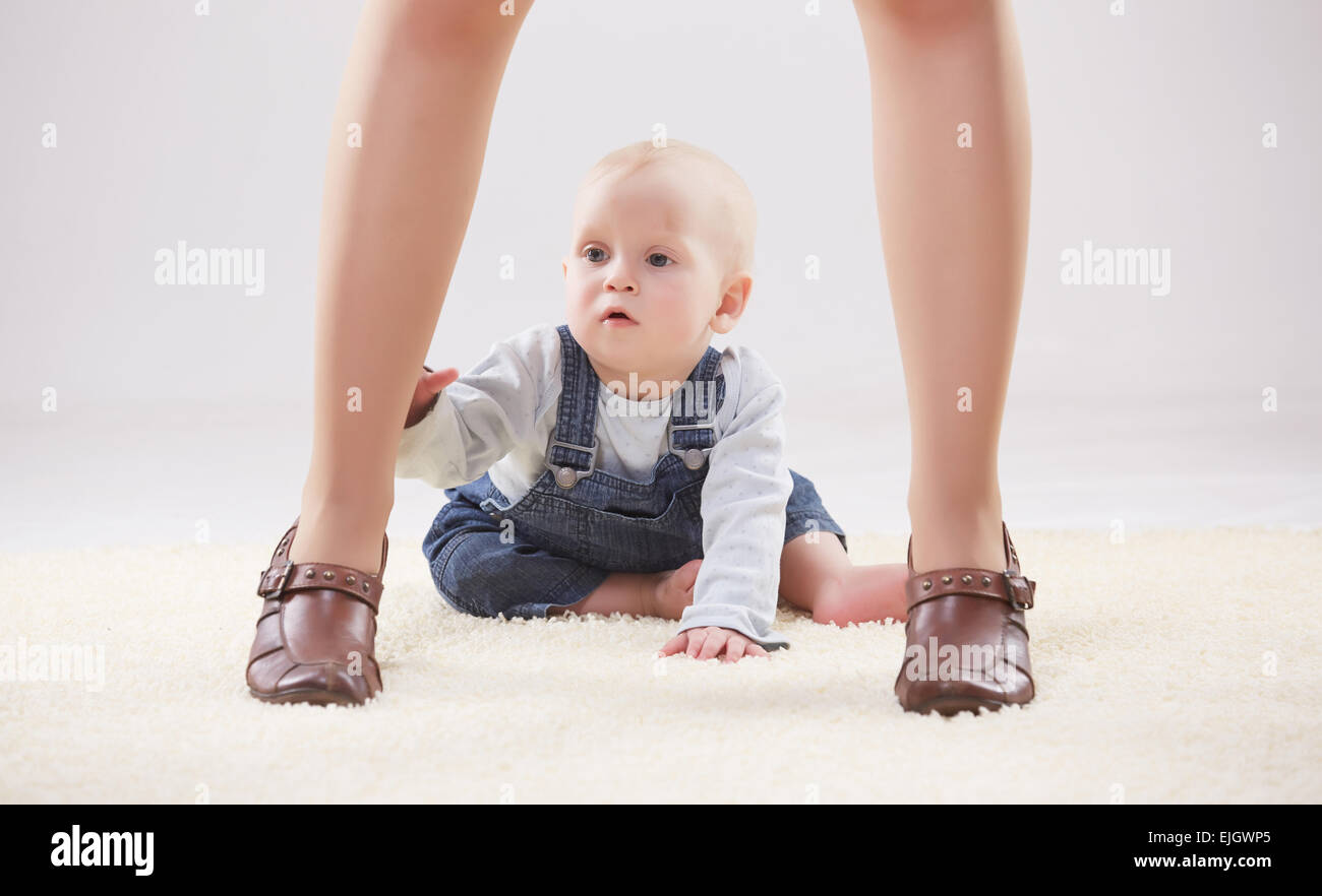 Baby between legs mom hires stock photography and images Alamy