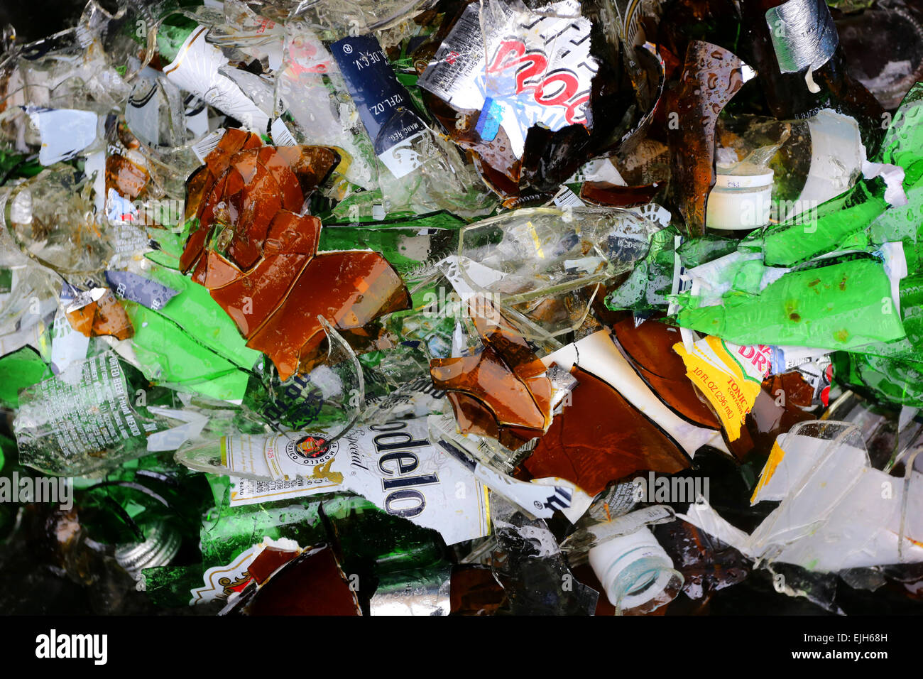 Beer Bottles Bin Stock Photos & Beer Bottles Bin Stock Images Alamy